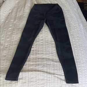 Women’s ALO black camo leggings